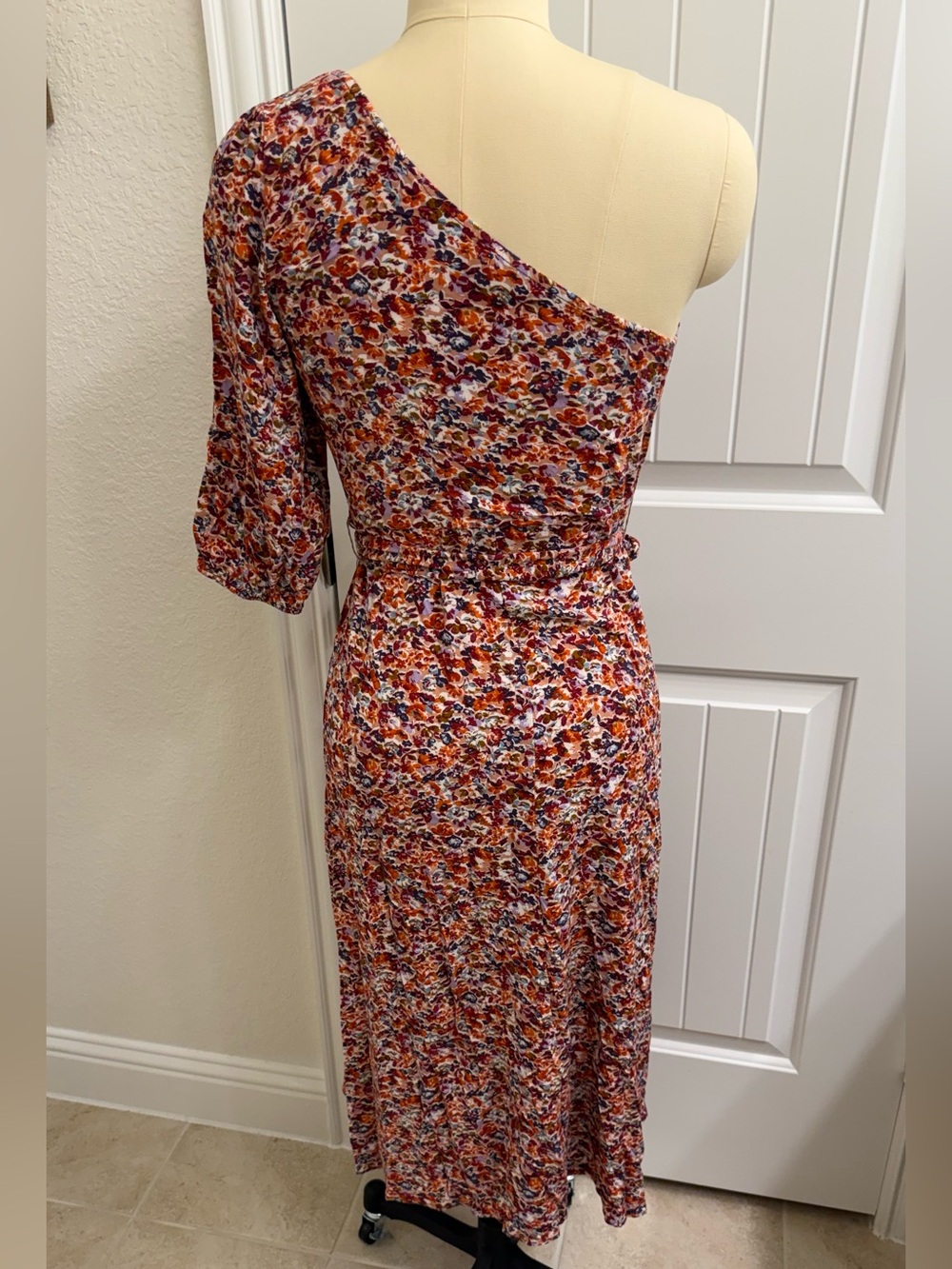 American Eagle Outfitters One-Shoulder Floral Midi Dress in Red Multi - Picture 6 of 8